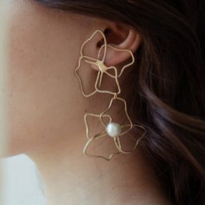 NWOT ANTHROPOLOGY BLOOMING EARRINGS
